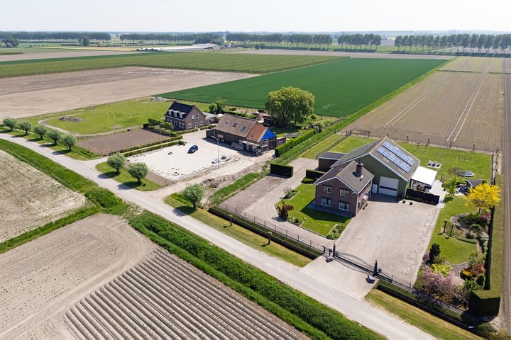 Spacious Modern Farmhouse with Large Plot and Outbuilding — 74