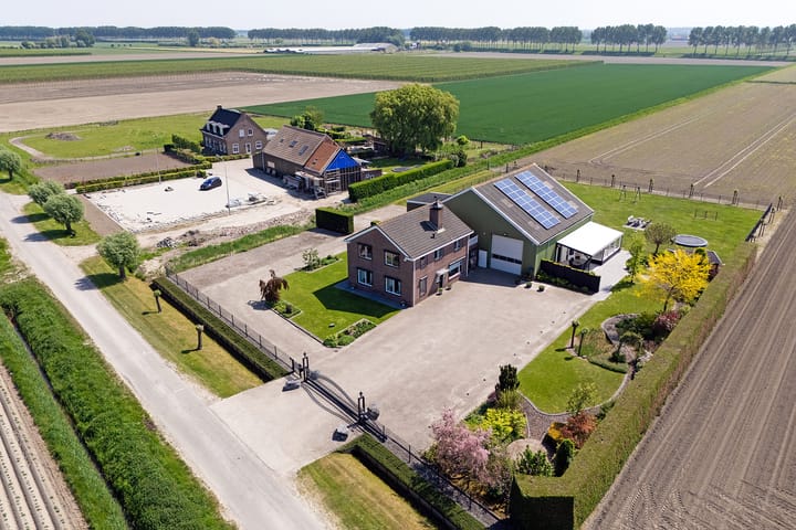 Spacious Modern Farmhouse with Large Plot and Outbuilding — 76