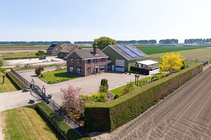 Spacious Modern Farmhouse with Large Plot and Outbuilding — 78