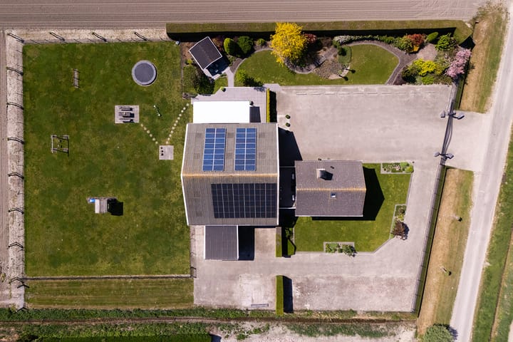 Spacious Modern Farmhouse with Large Plot and Outbuilding — 84
