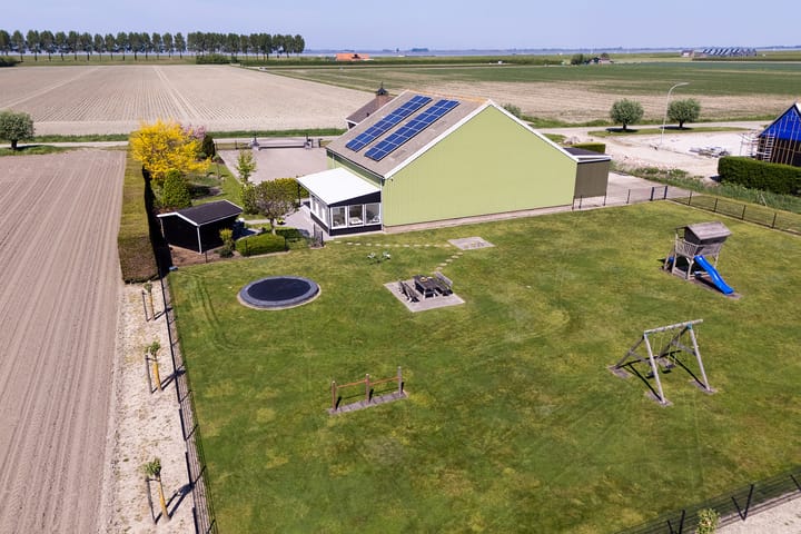Spacious Modern Farmhouse with Large Plot and Outbuilding — 90