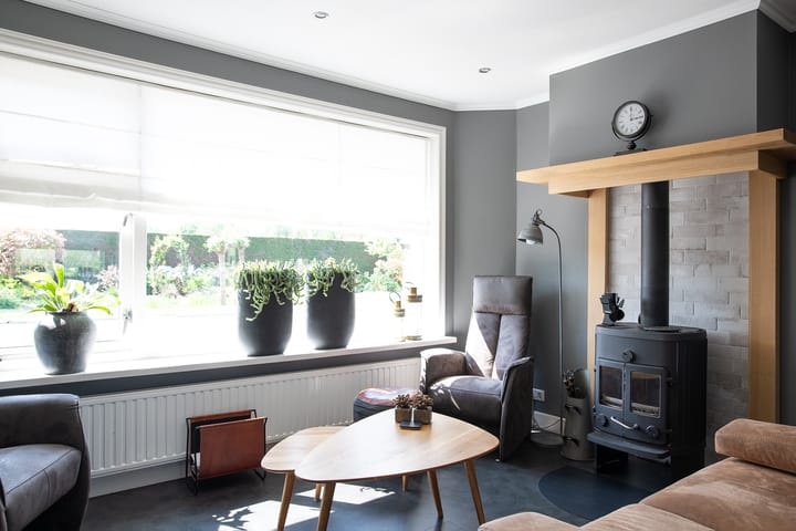 Spacious Modern Farmhouse with Large Plot and Outbuilding — 18