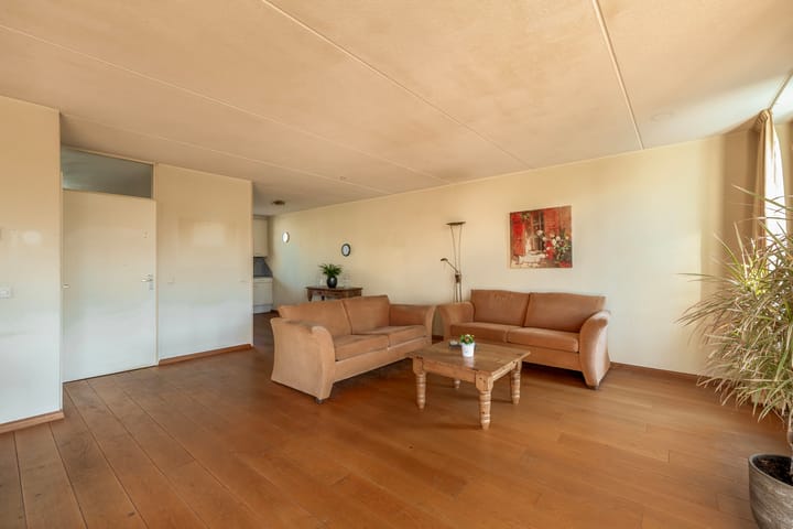 Spacious corner house with southwest garden and private parking in Swanla — 17