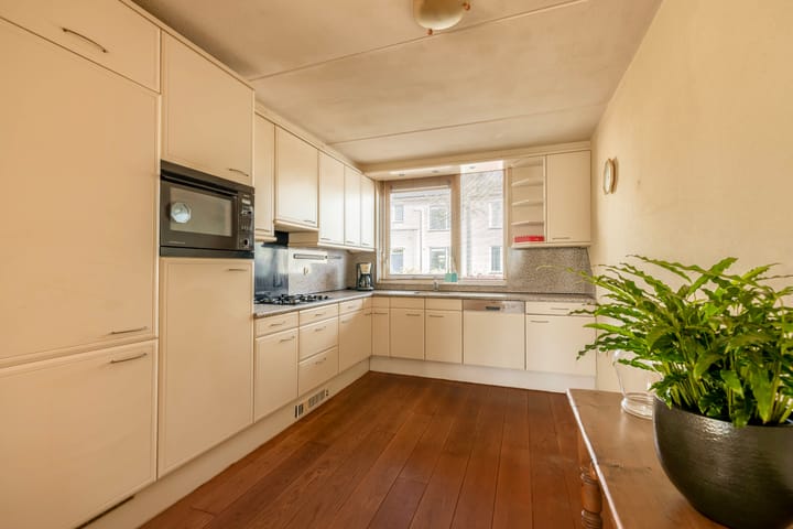 Spacious corner house with southwest garden and private parking in Swanla — 20