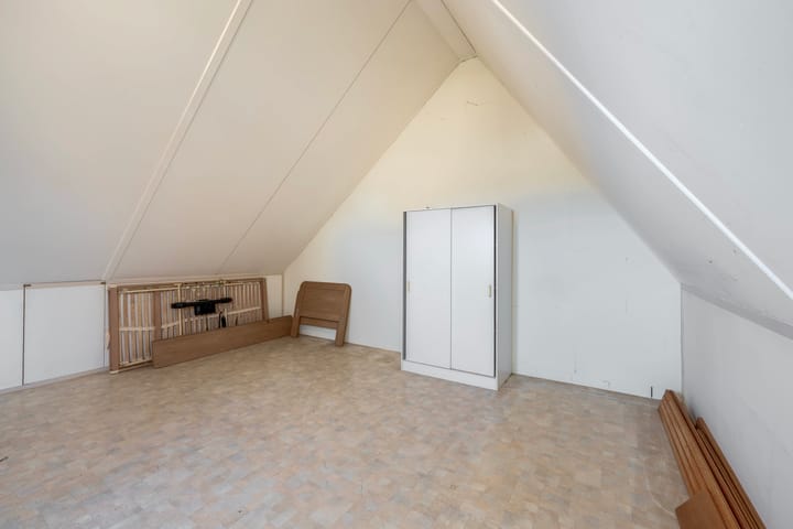 Spacious corner house with southwest garden and private parking in Swanla — 36