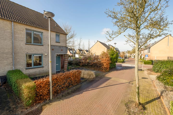 Spacious corner house with southwest garden and private parking in Swanla — 43
