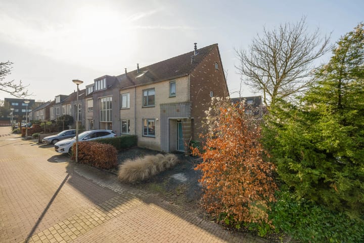 Spacious corner house with southwest garden and private parking in Swanla — 45