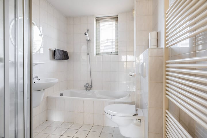 Spacious corner house with southwest garden and private parking in Swanla — 30