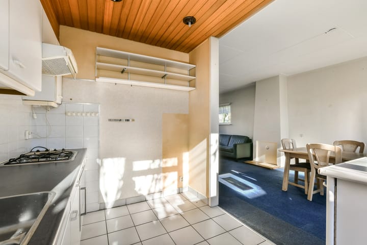 Spacious Corner House with Garage and Sunny Garden in Halfweg — 15