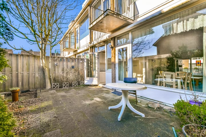 Spacious Corner House with Garage and Sunny Garden in Halfweg — 21