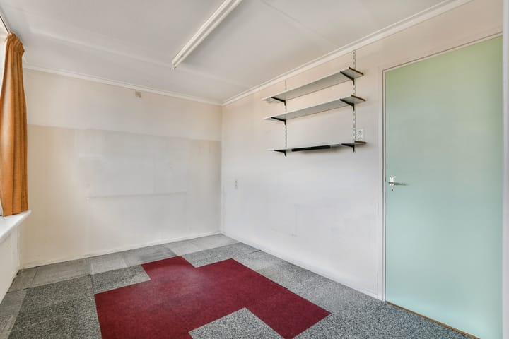 Spacious Corner House with Garage and Sunny Garden in Halfweg — 29