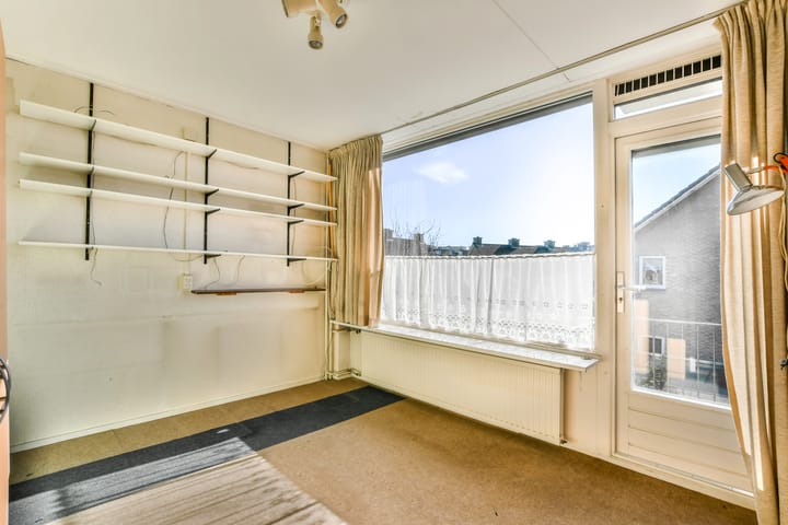 Spacious Corner House with Garage and Sunny Garden in Halfweg — 33