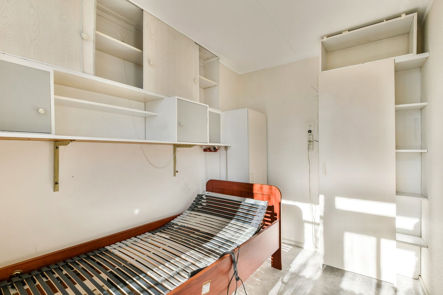 Spacious Corner House with Garage and Sunny Garden in Halfweg — 37
