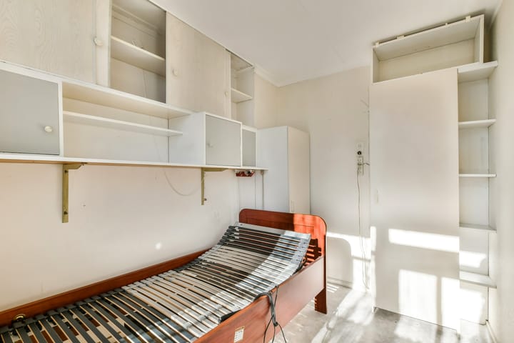 Spacious Corner House with Garage and Sunny Garden in Halfweg — 36