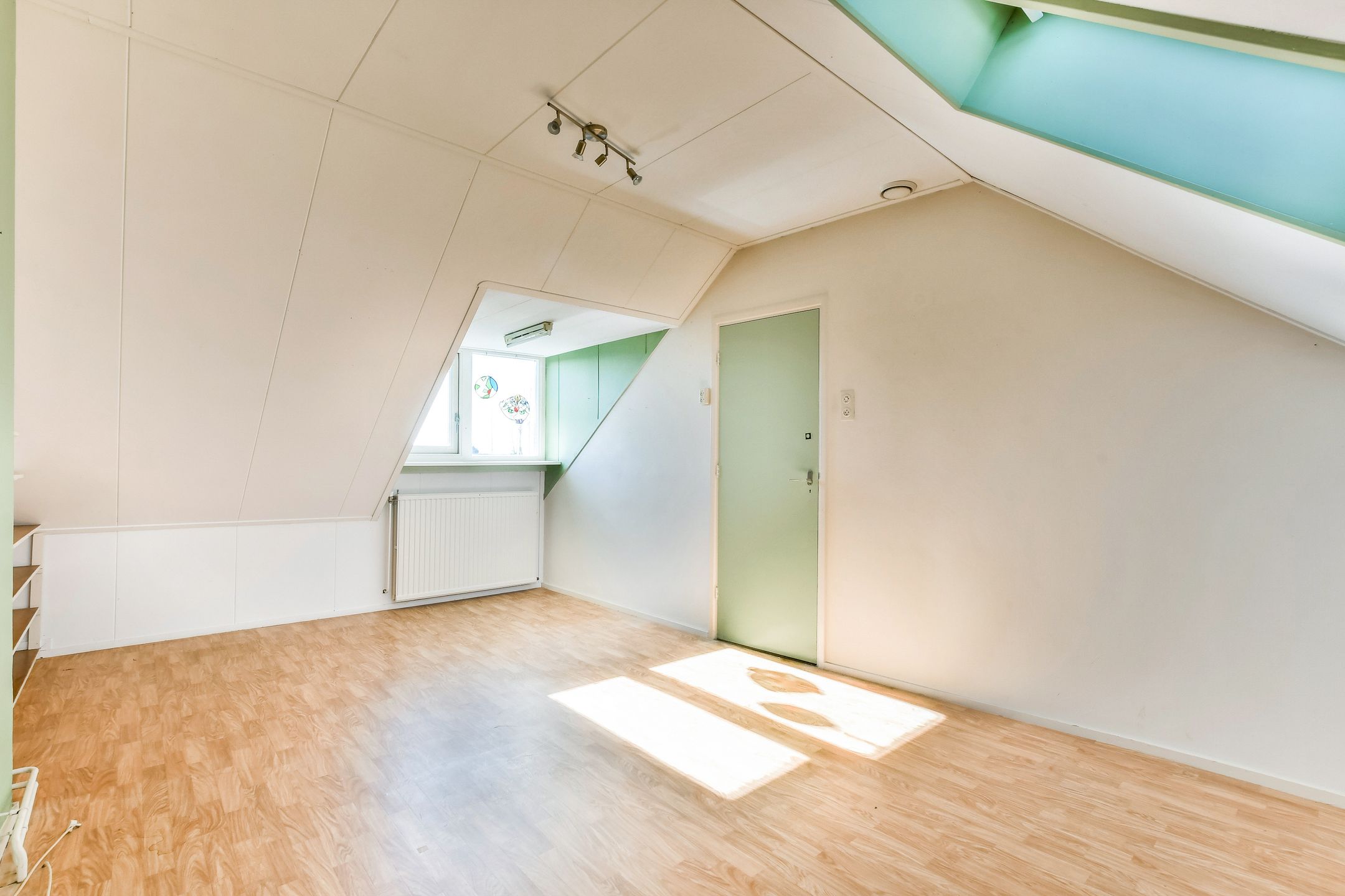 Spacious Corner House with Garage and Sunny Garden in Halfweg — 47