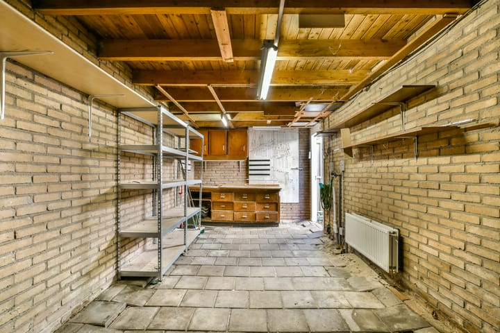 Spacious Corner House with Garage and Sunny Garden in Halfweg — 52