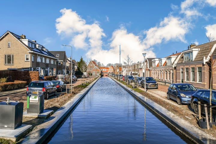 Spacious Corner House with Garage and Sunny Garden in Halfweg — 54
