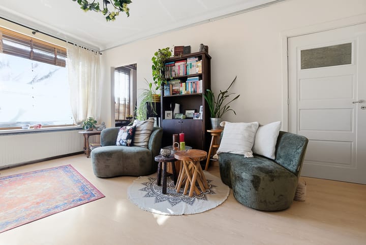 Atmospheric Ground Floor Apartment with Exceptionally Deep Backyard — 14