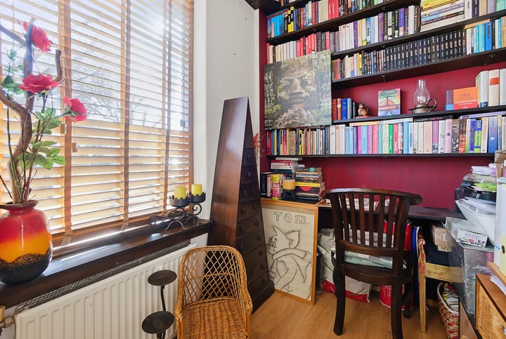 Atmospheric Ground Floor Apartment with Exceptionally Deep Backyard — 18