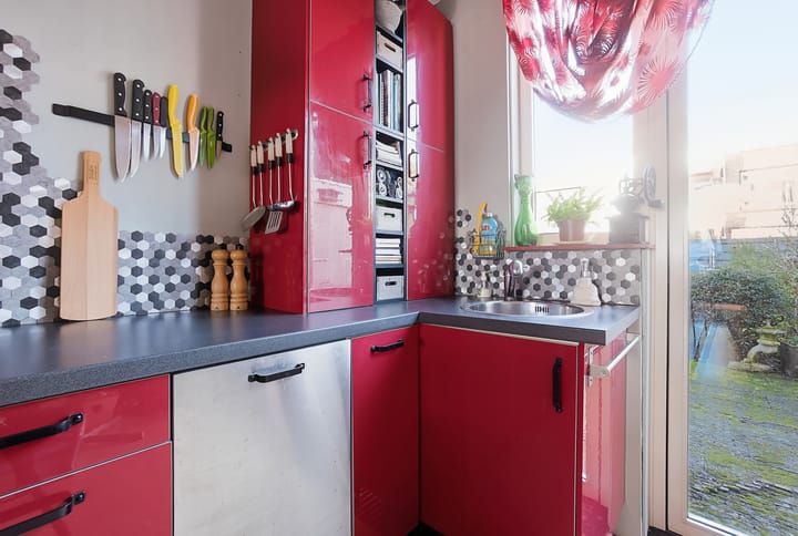 Atmospheric Ground Floor Apartment with Exceptionally Deep Backyard — 24