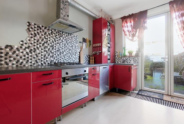 Atmospheric Ground Floor Apartment with Exceptionally Deep Backyard — 28