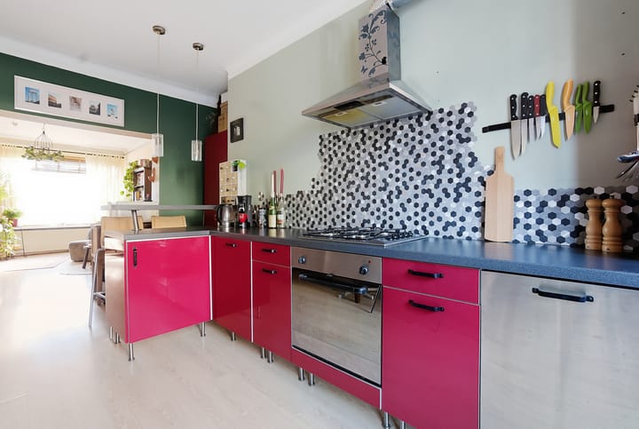 Atmospheric Ground Floor Apartment with Exceptionally Deep Backyard — 32