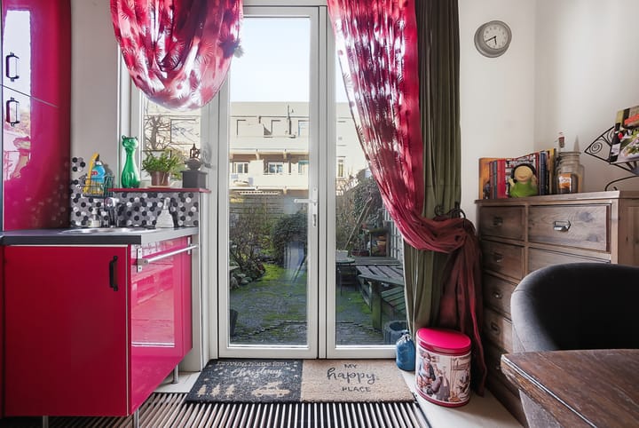 Atmospheric Ground Floor Apartment with Exceptionally Deep Backyard — 36