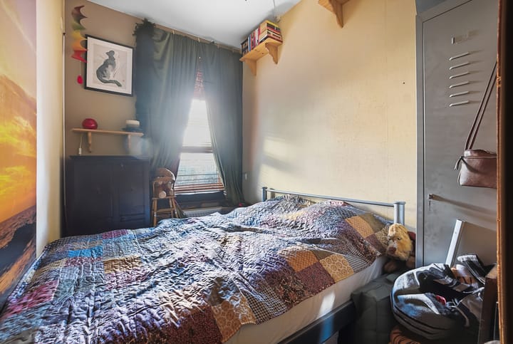 Atmospheric Ground Floor Apartment with Exceptionally Deep Backyard — 38