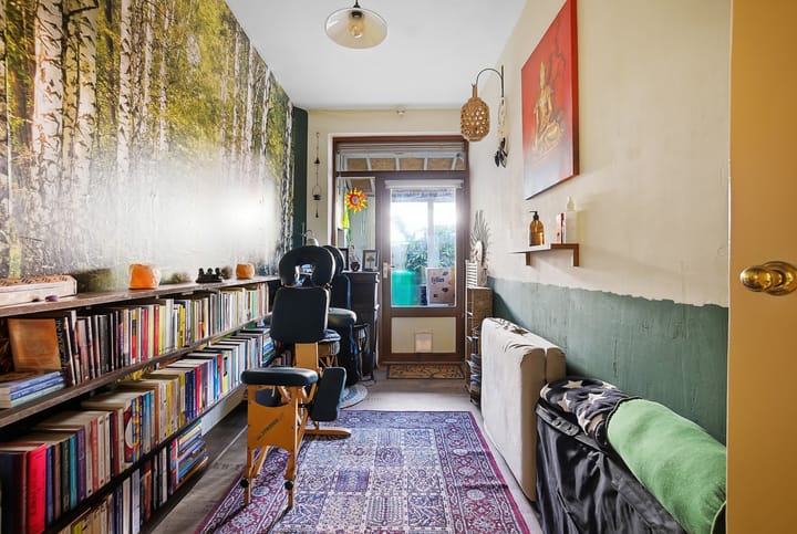 Atmospheric Ground Floor Apartment with Exceptionally Deep Backyard — 44