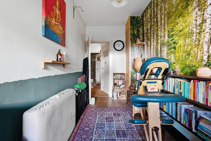 Atmospheric Ground Floor Apartment with Exceptionally Deep Backyard — 46