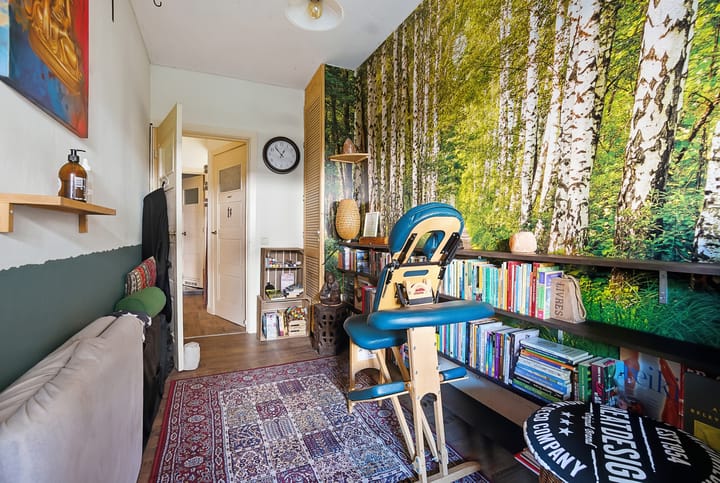 Atmospheric Ground Floor Apartment with Exceptionally Deep Backyard — 48