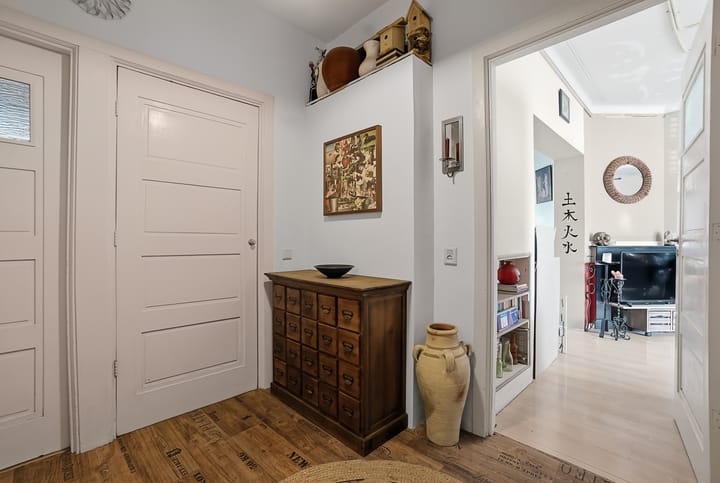 Atmospheric Ground Floor Apartment with Exceptionally Deep Backyard — 58
