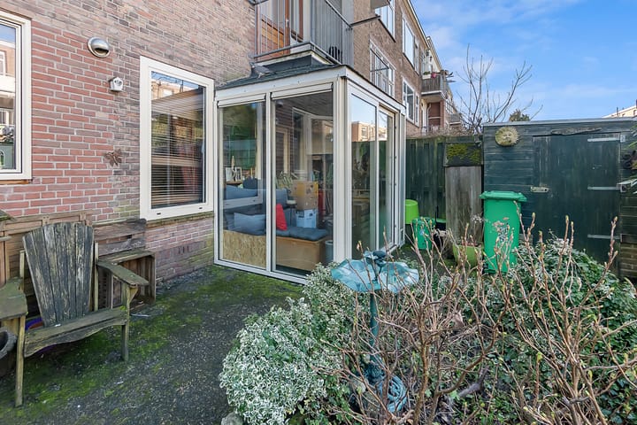 Atmospheric Ground Floor Apartment with Exceptionally Deep Backyard — 60