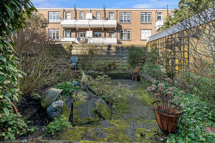 Atmospheric Ground Floor Apartment with Exceptionally Deep Backyard — 62