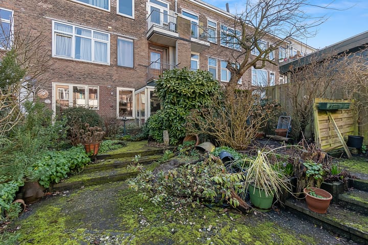 Atmospheric Ground Floor Apartment with Exceptionally Deep Backyard — 66