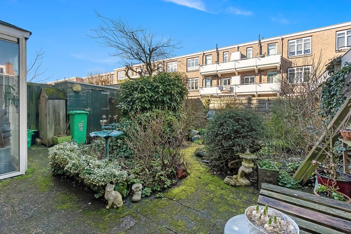Atmospheric Ground Floor Apartment with Exceptionally Deep Backyard — 68