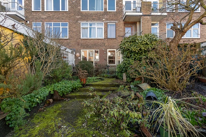 Atmospheric Ground Floor Apartment with Exceptionally Deep Backyard — 70