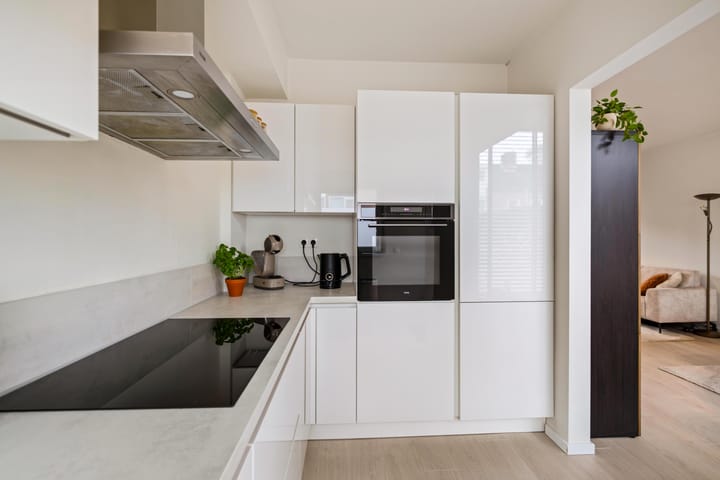 Modernized Family Home in a Green Setting in Selwerd — 27