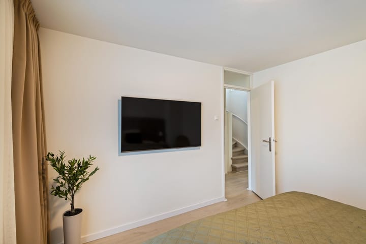Modernized Family Home in a Green Setting in Selwerd — 37