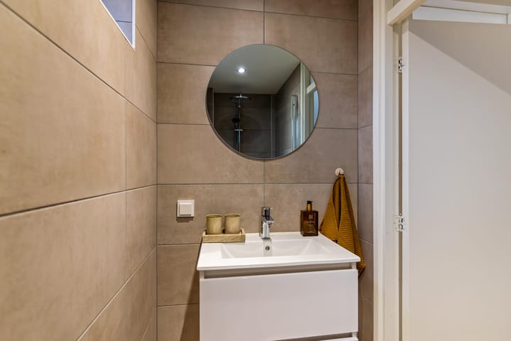Modernized Family Home in a Green Setting in Selwerd — 45