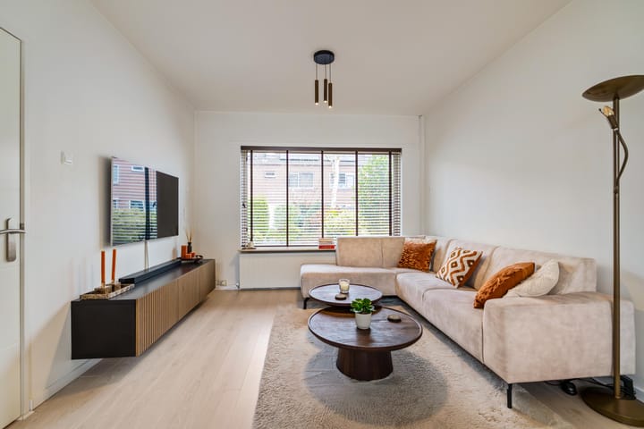 Modernized Family Home in a Green Setting in Selwerd — 19