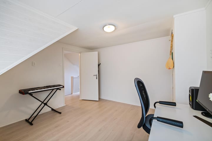 Modernized Family Home in a Green Setting in Selwerd — 63
