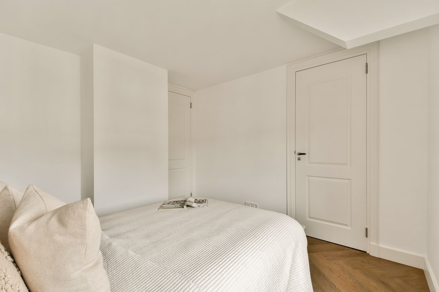 Modern Apartment with Rooftop Terrace in Amsterdam West — 26