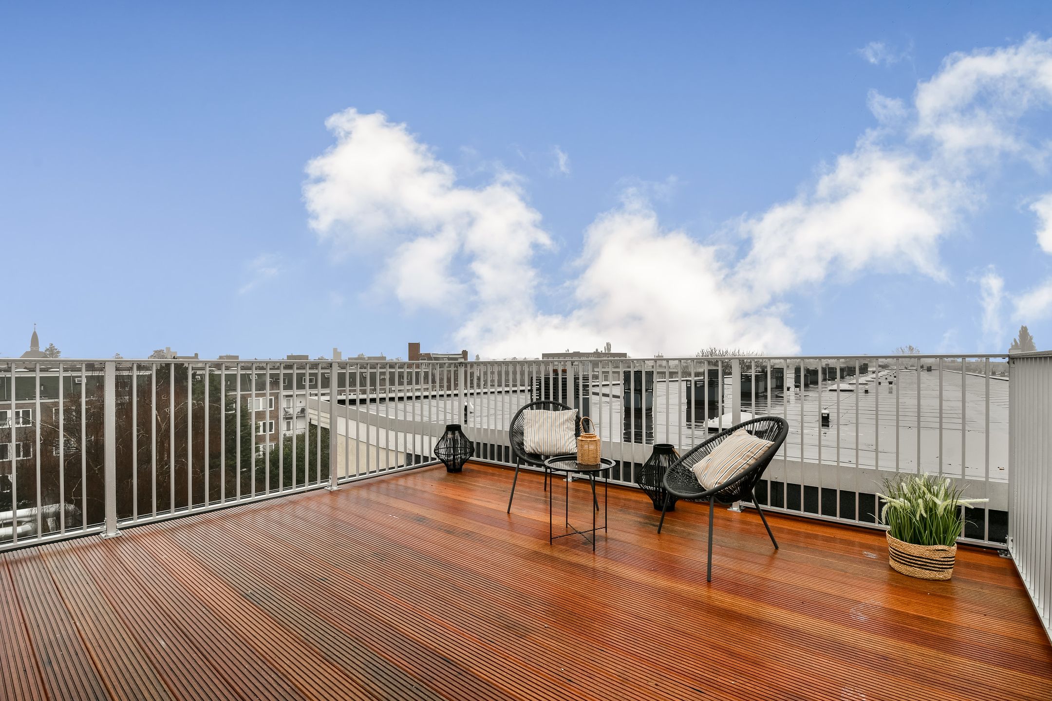 Modern Apartment with Rooftop Terrace in Amsterdam West — 33