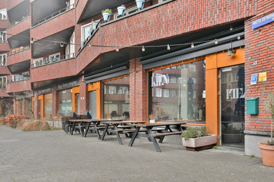 Modern Apartment with Rooftop Terrace in Amsterdam West — 40