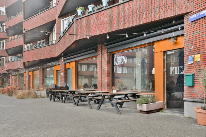 Modern Apartment with Rooftop Terrace in Amsterdam West — 39