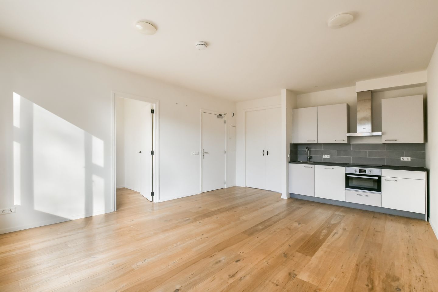 Photo 4 of Roomburgerlaan 18-A