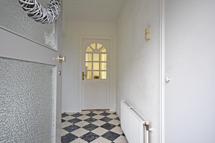 Spacious Detached House with Large Garage and Sunny Garden in De Westereen — 29