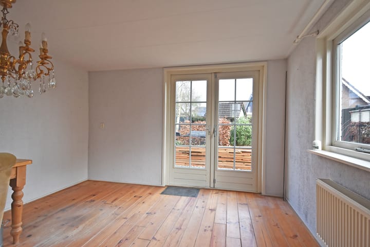 Spacious Detached House with Large Garage and Sunny Garden in De Westereen — 49