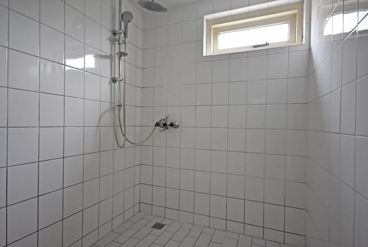Spacious Detached House with Large Garage and Sunny Garden in De Westereen — 64
